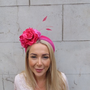 Hot Pink Rose Blume Samt Gepolstertes Stirnband Fascinator Kopfschmuck Hochzeit Haarband Halo Haarband Damen Tag Cerise Fuchsia sh-403