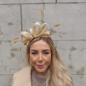 One off Piece - Champagne Gold Sinamay Feather Headband Headpiece Races Wedding Guest Sinamay Ladies Day Hair Band Modern Beige u10302
