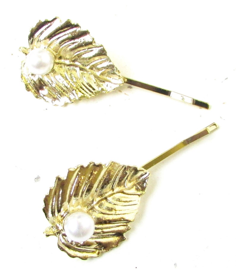 SALE Last few remaining Set of 2 Gold Pearl Leaf Hair Clips Woodland Grips Vtg Bobby Pins Grecian Bridal Bridesmaids Wedding Favor 1018
