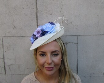 Grand chapeau à disque Hatinator Races crème et bleuet lilas ivoire rose, fleur rose u11007