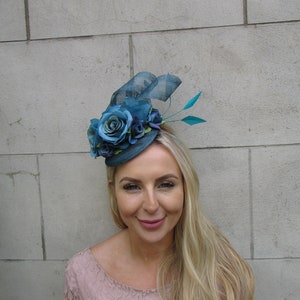 New Teal Dark Turquoise Blue Sinamay Rose Flower Feather Pillbox Hat Fascinator Races Hair Wedding SH-17