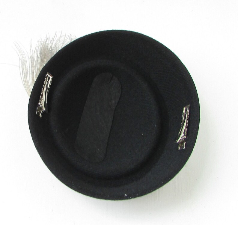 Black Grey Silver Feather Pillbox Fascinator Hat Races Vintage Hair Clip 40s 143