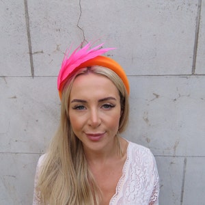 Orange & Stark Rosa Fjäderhårband Fascinator Tävlingar Bröllop Halo Krona Spikigt Vadderat Fjäderhårband Huvudbonad Fuchsia u12906