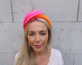 Orange & Hot Pink Statement Feder Stirnband Fascinator Hochzeit Halo Crown Spiky Gepolsterte Feder Haarband Kopfschmuck Fuchsia u12906