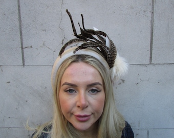 One Off Piece Creme & Braun Fasan Samt Feder Gepolsterte Stirnband Fascinator Rennen Hochzeitsgast Ascot Champagner Kopfschmuck Beige u12511