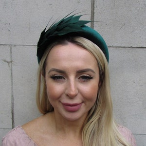 Bottle Green Fascinator Feather Velvet Padded Headband Fascinator Headpiece Wedding Guest Hairband Halo Dark Green Emerald Races u1ps