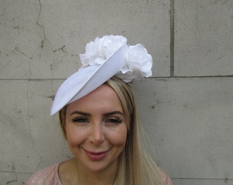 White Rose Flower Fascinator Feather Hat Disc Floral Races Wedding Ascot Headpiece Saucer Hat Hatinator Hairband Ladies Day u10107