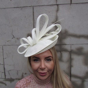 Large Cream Feather Fascinator Disc Hat Saucer Big Races Wedding Headband Hatinator Headpiece C1h