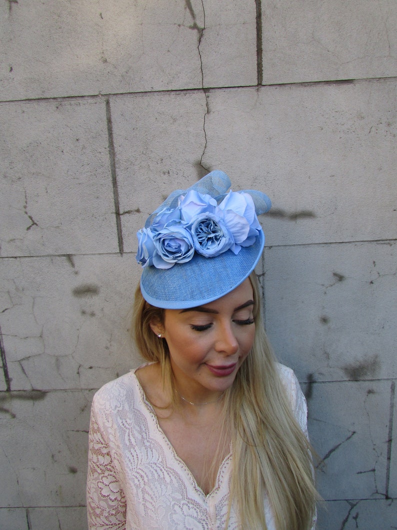 Fleur bleu clair cheveux fascinateur fascinateur disque chapeau courses de mariage soucoupe casque bandeau Hatinator bleu bébé u10311 image 2