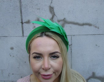 New Bright Emerald Green Shamrock Feather Padded Headband Fascinator Headpiece Wedding Guest Races Hairband Halo x1g