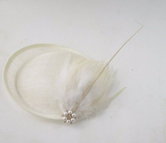 Large Cream Ivory Quill Feather Saucer Disc Fascinator Hat Races Sinamay Vtg 659