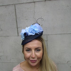 Navy Blue Light Blue Feather Rose Flower Sinamay Disc Saucer Hat Fascinator Wedding Races Headpiece Hatinator Floral SH-58uu