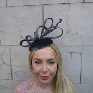 One Off Piece - Dark Grey Pillbox Hat Hair Fascinator Gunmetal Pewter Races Wedding Guest Headband Headpiece Hatinator Velvet u12602