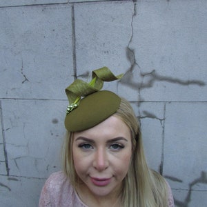 One Off Piece - Olive Chartreuse Green Beaded Feather Statement Pillbox Hat Hair Fascinator Races Wedding Guest Headband Khaki u1b69