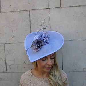 Large Light Cornflower Blue Periwinkle Bluebell Blue Grey Rose Floral Flower Fascinator Hat Big Teardrop Wedding Races sh-390 Bild 2