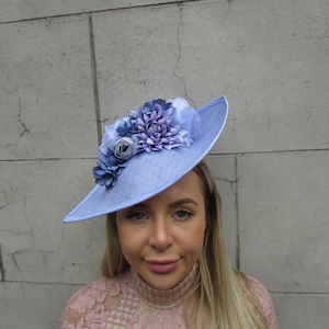 Grand bleuet clair bleu lilas pervenche jacinthe des bois rose fleur fascinateur chapeau grande larme courses de mariage sh-310 image 1