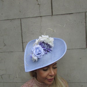 Grand chapeau de bibi crème ivoire clair bleu pervenche bleu floral fleur grande larme courses de mariage sh-296 image 2