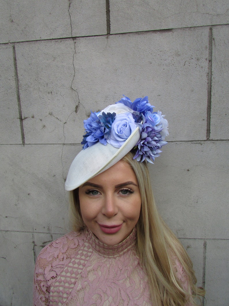 Grande crème et bleuet clair rose fleur fascinateur disque chapeau Hatinator courses casque floral mariage or-98 image 1
