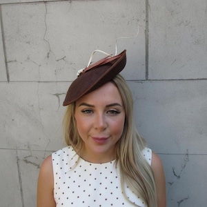 Large Brown & Cream Ivory Pearl Feather Fascinator Disc Hat Wedding Guest Races Hatinator u12808