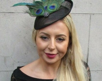 Black Bottle Green Peacock Feather Disc Saucer Hat Fascinator Hair Races sh-238