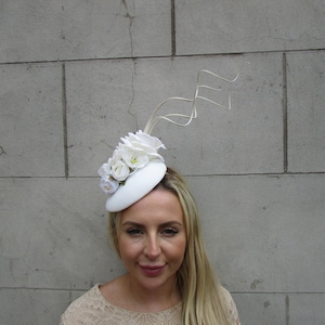 Ivory Off White Rose Flower Feather Pillbox Hat Fascinator Wedding Races Headpiece Headband Hairband Floral Statement Ladies Day 0999bb