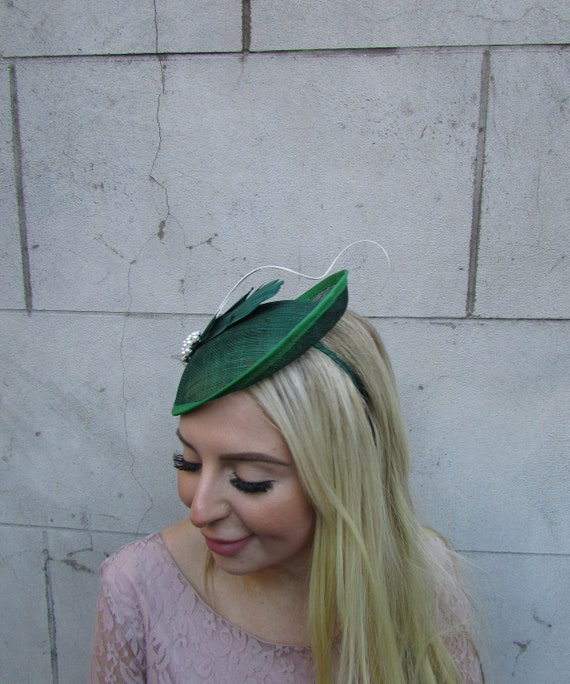 Emerald Green Velvet Fascinator Hat Feather Detail Wedding Guest Headpiece Shop Fascinator Hat - Peacock Fascinator Headband | BABEYOND main image 4