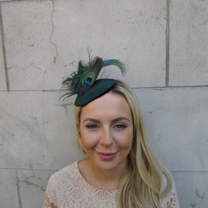 Bottle Green Velvet Statement Peacock Feather Headpiece Fascinator Vintage Style Pillbox Hat Races Wedding u1z62 uu