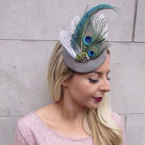 Soft Grey Green White Tweed Peacock Feather Pillbox Hat Races Fascinator 4420