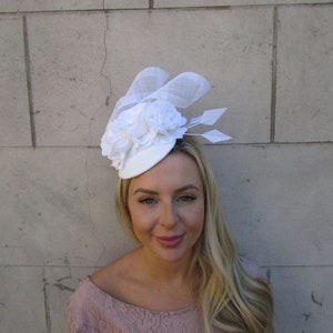 White Floral Rose Flower Fascinator Pillbox Hat Wedding Races Fascinator Headpiece Hairband or Clips u1z75