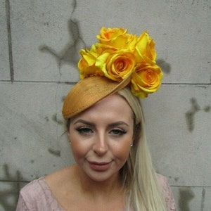 Moutarde jaune or fleur fascinateur chapeau soucoupe disque floral mariage invité Kate bandeau bandeau cheveux casque roses SH-54 uu