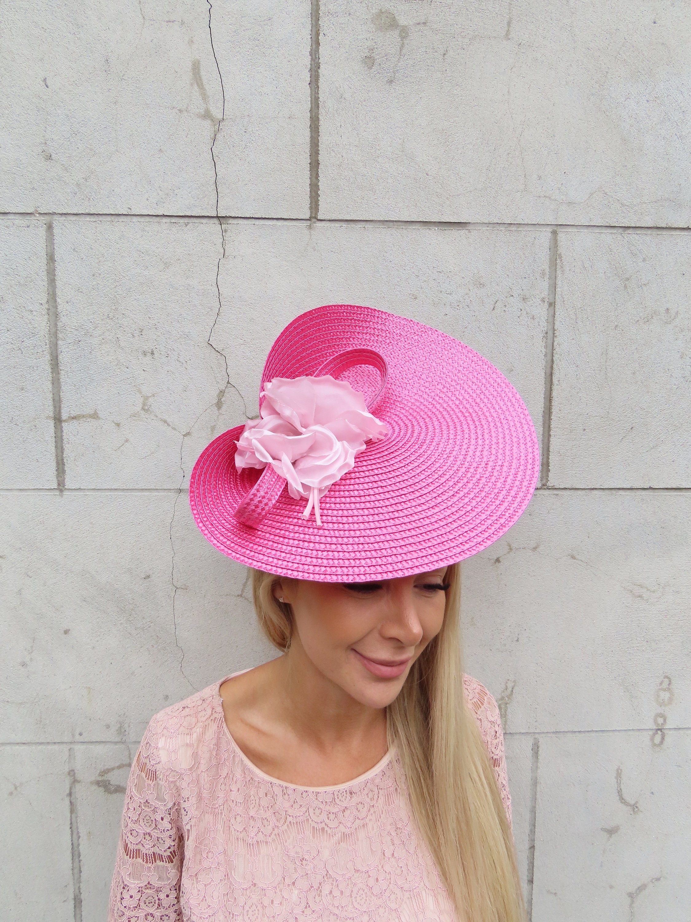 Elegant Classy One Of A Kind Hand Made Fascinator

OD3 0226 Wide-Brim-Floral-Kentucky-  main image 3