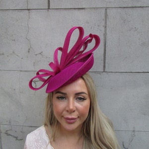 Large Fuchsia Hot Pink Fascinator Disc Saucer Hat Wedding Guest Races Headband Hairband Hatinator Cerise Pink Ladies Day Tilted u12808