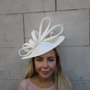Large Cream Feather Teardrop Fascinator Hat Headband Hatinator Races Wedding Hairband Ascot Headpiece c1g