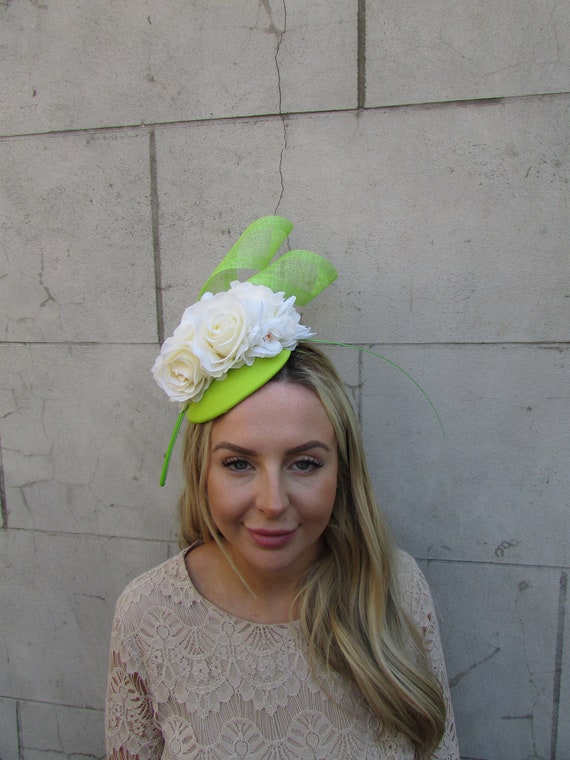 Elegant Cream Fascinator with Floral Accents White Lilac Feather Floral Fascinator Hat, Elegant Bow Rose  main image 3