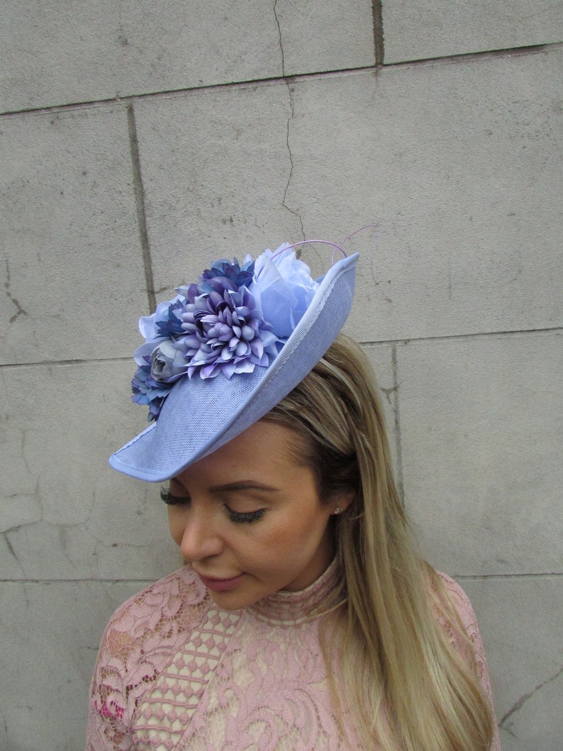 Grand bleuet clair bleu lilas pervenche jacinthe des bois rose fleur fascinateur chapeau grande larme courses de mariage sh-310 image 3