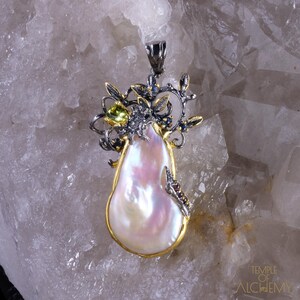 De tegenhanger van de spin: Barokke parel Peridot + blauwe saffier + Rhodolite Garnet * gratis DHL Express verzending * 71019gp1