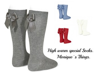 Beautiful White A//W 2018 Pom Pom Socks Size 6-8.5 age 2-4