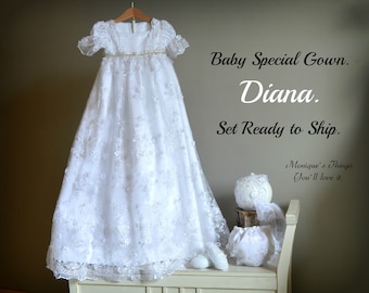 SPECIAL SALE Ready to Ship. Mod. Diana. Set - Gown & complements. Size baby 12/24Months. WHITE. Christening Gown Wedding ceremony easter