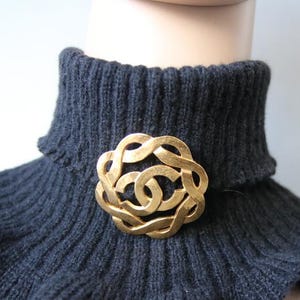 CHANEL Gold Pleated CC Logos Vintage Pin Brooch