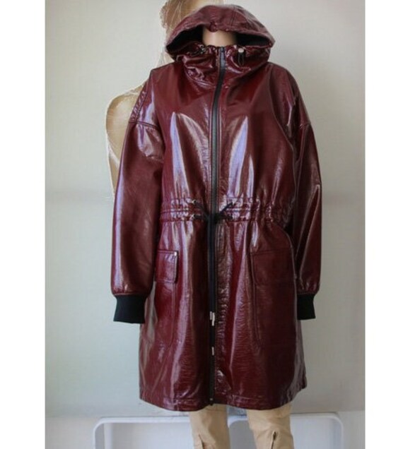 Veste longue bordeaux femme sale