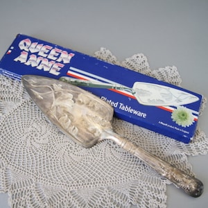 Queen Anne Cake Cutter Vintage Cake Cutter Silver Plated Tableware Made in England