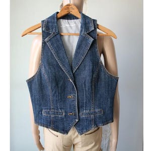 Mouwloze blauwe denim damestop (middelgrote maat)