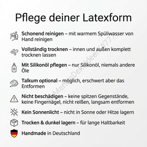 Infotafel „Pflege deiner Latexform“ mit Stichpunkten zu Reinigung, Puder, Silikonöl und Lagerung