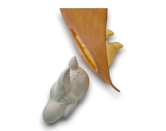 Latex Betongießform Liegender Hase mit Blumen