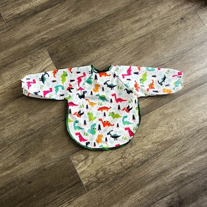 Child&#39;s long-sleeved waterproof bib or painting smock