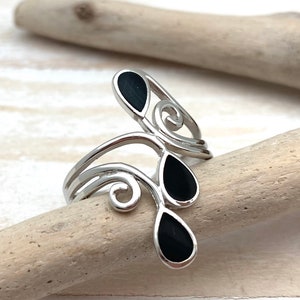 Anello in argento con onice nero // Anello avvolgente in onice // Anello in onice multi-pietra // Onice nero // Sterlina 925 // Misura 5, 6, 7, 8, 9, 10