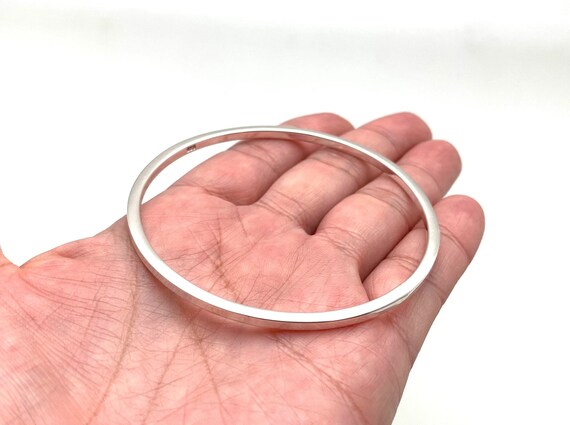 Silverly Braccialetto In Argento Massiccio Impilabile Rotondo Da 4mm Da 25 Pezzi | Bracciale In Argento Sterling Con Fascia Curva Piatta Per Donna | Elegante Bracciale Sottile In Argento Impilabile - Foto 7