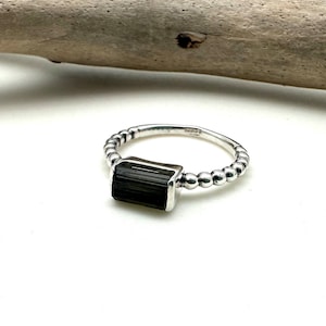 Green Tourmaline Silver Ring Size 7, 8 / Natural Raw Green Tourmaline Silver Ring / Natural Green Tourmaline Geometric / 925 Sterling Silver