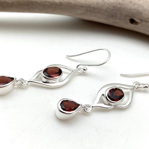 Garnet Dangly Silver Earrings / Garnet Long Earrings / Multi Stone Garnet Earrings / Natural Garnet / January Birthstone / 925