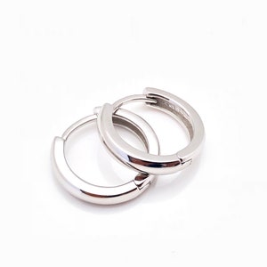Silver Rounded Huggie 2mm Earrings 10, 12, 14, 16, 18, 20mm // 925 Sterling // Huggie Click Earrings // Huggie Hoop Earrings Easy On and Off